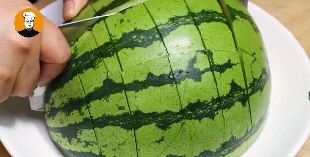 老刘|吃了30多年的西瓜，只服这3种切法，造型好看不脏手，简单又实用