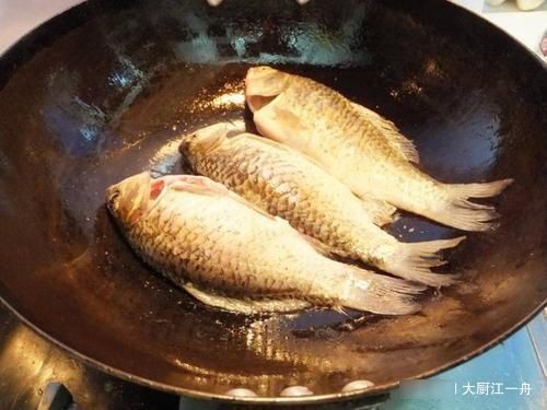 饭店的鲫鱼汤为啥好喝原来多做了这几步,怪不得汤白肉鲜又好喝