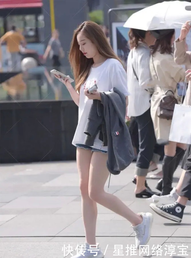 有美一人,清扬婉约,男友风宽松短袖配牛仔短裤的青春温婉穿搭