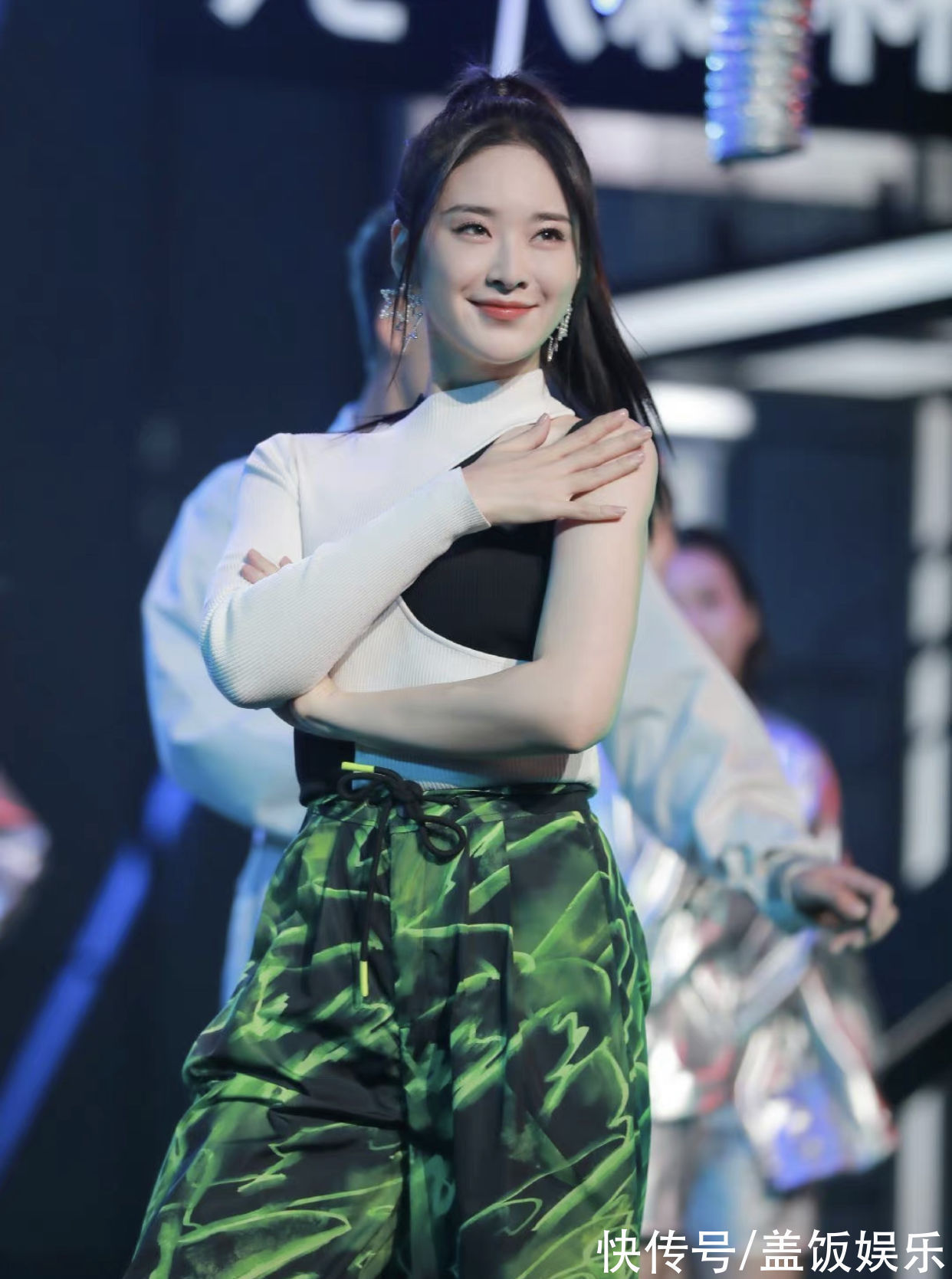 天天向上改版后面目全非!官宣美女主持加入,兄弟团仅剩汪涵一人