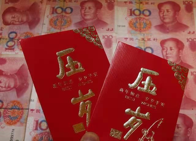 存钱罐|过年给孩子发红包,压岁钱啥时候给有学问,大年三十还是初一?