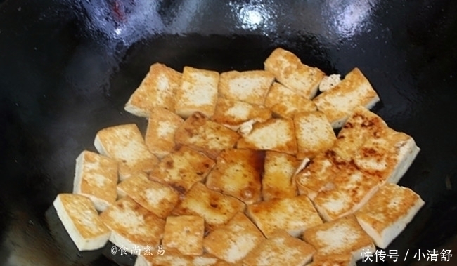 烹调|豆腐这样炖,外酥里嫩不松散,我家每周至少煮一锅,雷打不动