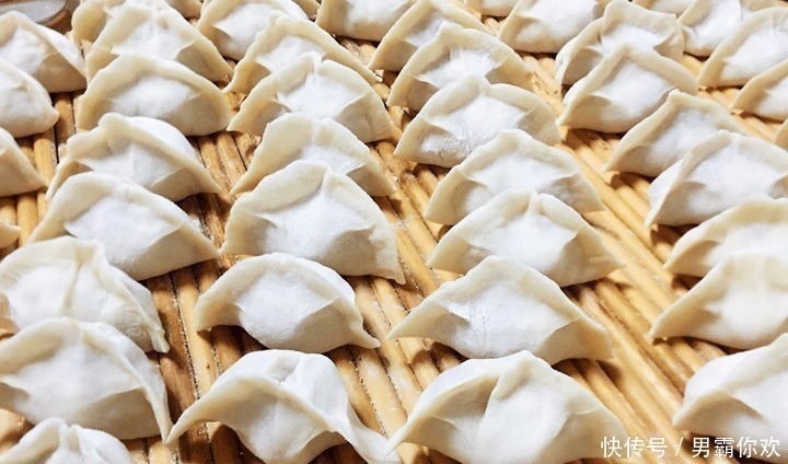 秋冬吃饺子,韭菜茴香靠边站,用它做馅最香,正大量上市,别错过