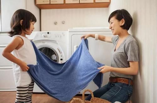 叛逆|孩子变得特别叛逆，可能是进入了“仇亲期”，家长别和孩子硬碰硬