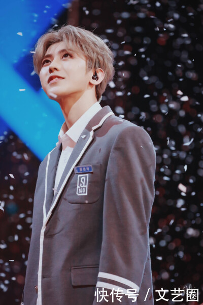 蔡徐坤被质疑整容,男网红回应:他只动了牙齿和下巴,其它地方没喷的