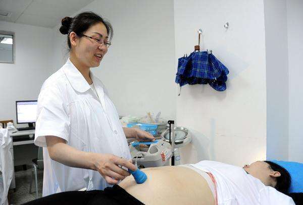 聋子|2岁男孩变成聋子，因奶奶每天重复一件事，得知原因宝妈抱头大哭