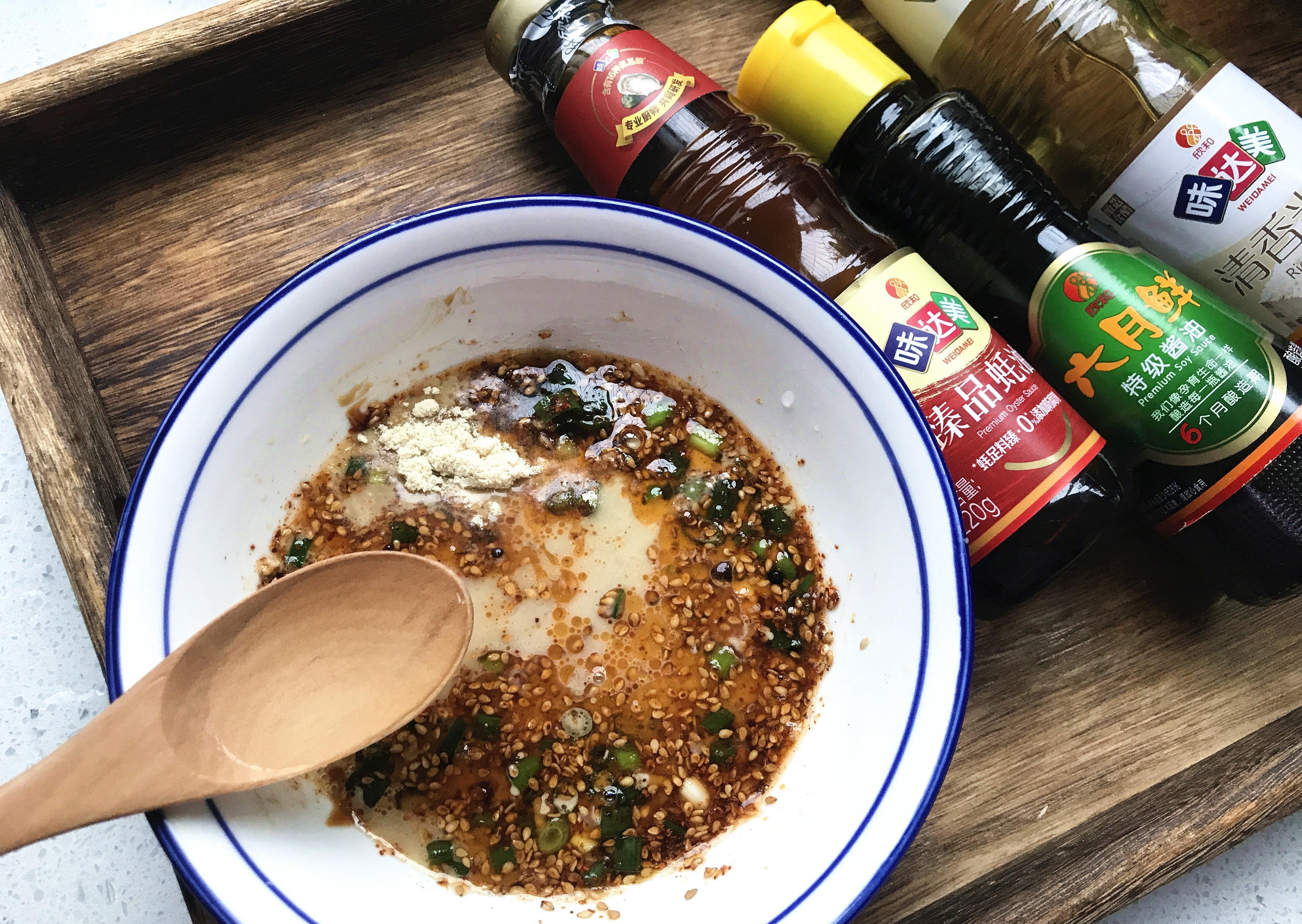 手擀面筋道|一碗面,做法简单滋味十足,几种调料拌一拌,吃着太过瘾了