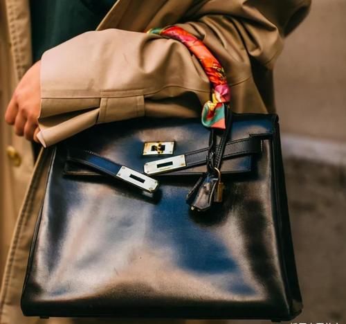 一条丝巾的5种“时髦系法”，让你时髦显瘦不撞衫！