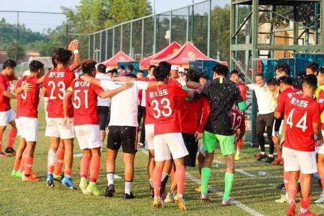 喜讯|凌晨1点!中国足球传来喜讯:广州队做出难得决定,球迷齐声点赞
