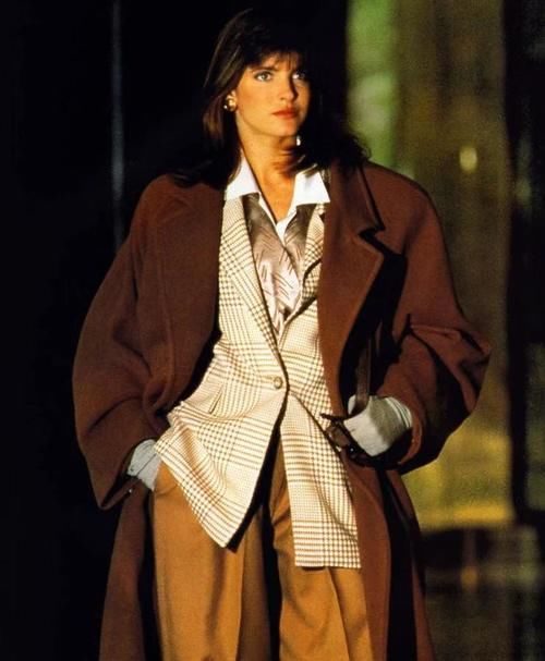 高级又显白，秋冬，穿上这个色的你更有魅力