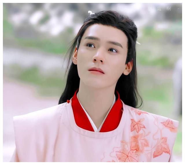 小公主终于攀上顶流，姚安娜加入《中餐厅》引群嘲：放过娱乐圈吧