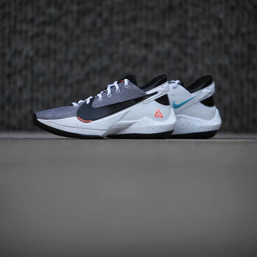 Nike Freak 2“水洗丹宁”版本曝光！外观设计一如既往沉稳大方