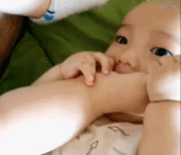 |搞笑段子GIF趣图现在的女孩们去学舞蹈都这么拼了吗。