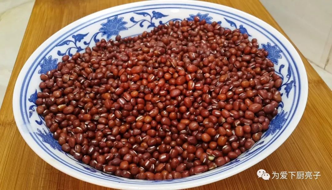 倒入|红豆又出新吃法,不烙饼不蒸馍,我家一周吃3次,比蛋糕好吃十倍
