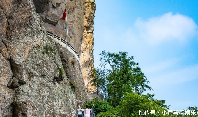 索道|雁荡山的方洞景区最独特最惊险，栈道和吊桥都悬挂在峭壁上