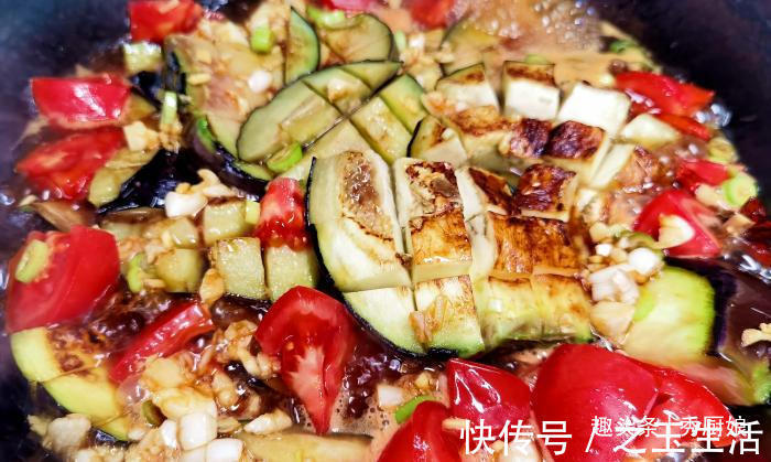 秀厨娘|夏季要多吃此菜,营养极高,上锅一煎一炖,鲜香入味,解暑又开胃