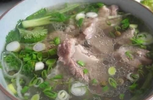 炖羊肉时,一开始就“焯水”,难怪羊肉膻味重又难吃