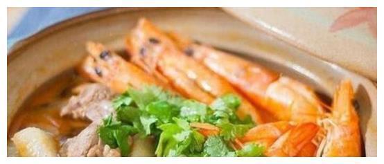 闺蜜来我家蹭饭，炒几道香飘四溢家常菜，闺蜜吃完后说下次还来