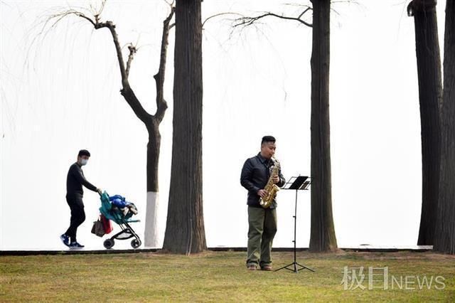 老年|新年春色浓，惹得游人醉
