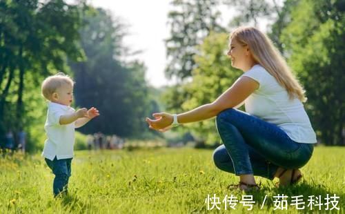 婴儿|婴儿进入“认生期”,需要及时的引导,容易培养出聪明的宝宝