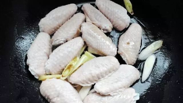 葡萄酒美容养颜又好喝,用来做鸡翅,味道绝了!