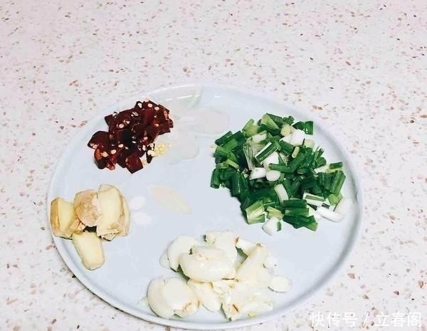 煮牛肉时，直接下锅煮是不对的，牢记两个诀窍，牛肉又软又烂