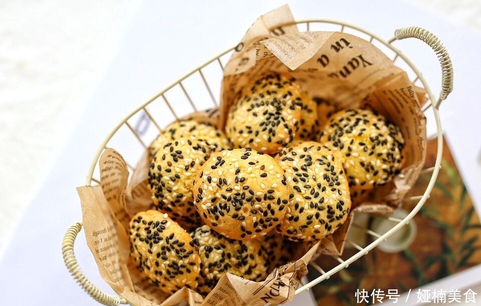 孩子|鸡蛋别再炒着吃了,做成小零食,酥香可口,孩子一口气能吃10个