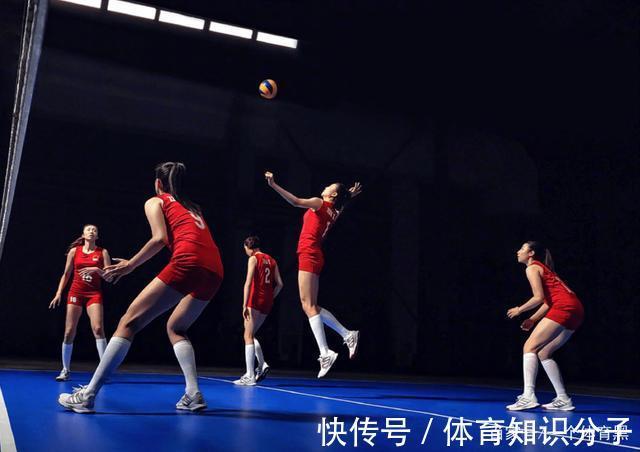 刁琳宇|女排主帅壮行会,张常宁戴婚戒出席,队长龚翔宇献花,蔡斌离苏
