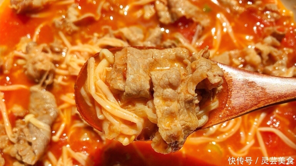 好吃到汤汁都不剩的番茄肥牛金针菇,教你开胃新做法