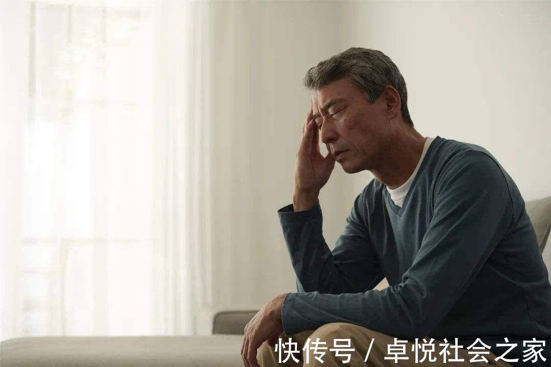 脑梗|63岁老汉突发脑梗离世,医生:晚上“这事”做太多,血管承受不住