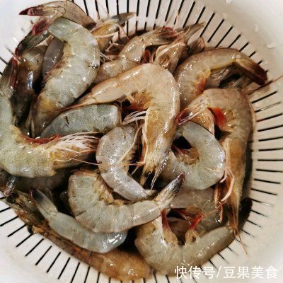 口感轻盈最适合神仙小姐姐的鲜虾生煎包子