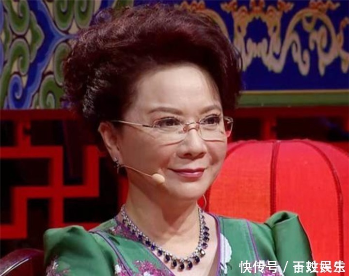 小品|从霸屏春晚27年,到如今被喊滚出春晚,60岁的蔡明晚节不保