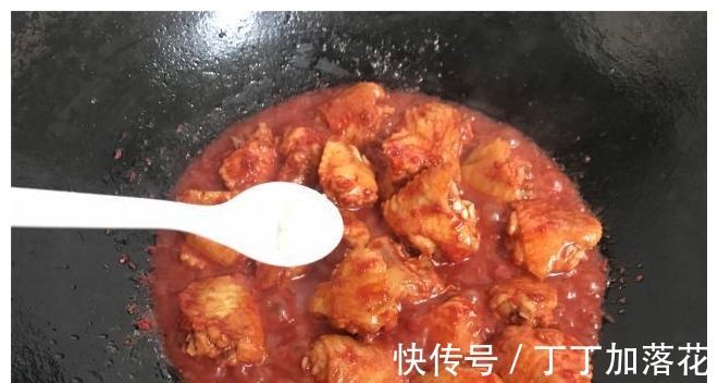 醇香|教你鸡翅的特色做法,醇香浓郁,鲜美嫩滑,比可乐鸡翅好吃10倍!