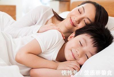 儿子|儿子9岁袭胸,原因来自母子不分床,父母的过错由谁买单?