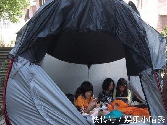 李亚鹏办公室内景曝光！桌上放很多手写笔记本，豪华茶几可以养鱼