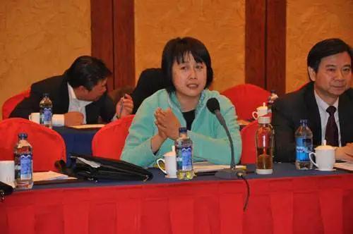 《曲苑杂坛》王牌主持人汪文华,节目停播9年后她去哪了