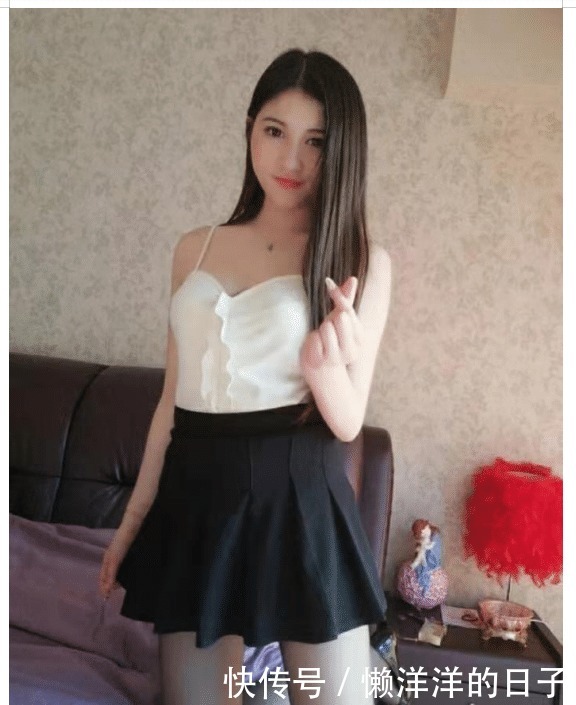 黑色|吊带背心搭配黑色短裙,长发姐姐很有魅力