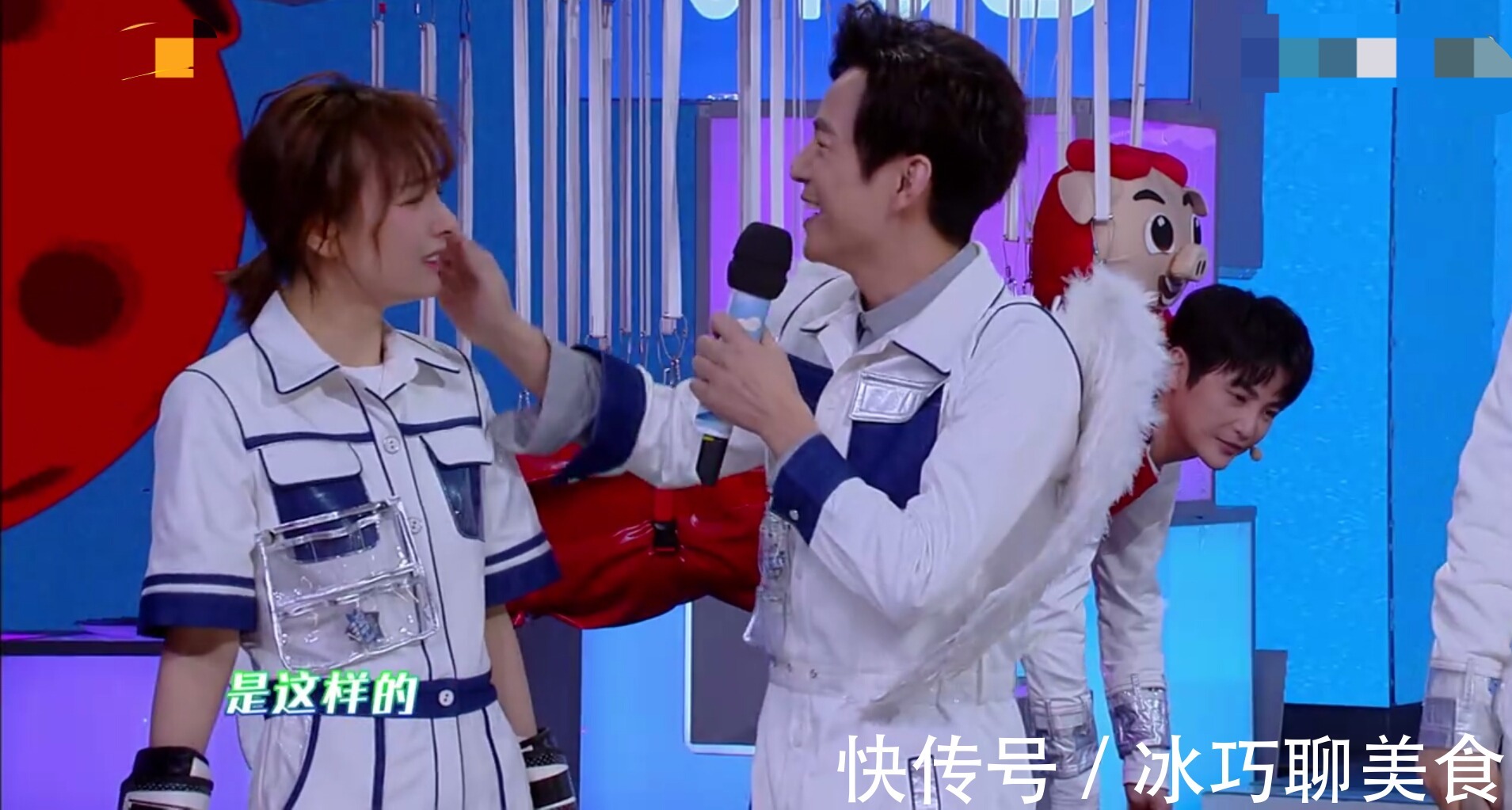 吳昕|吳昕帶病錄《快本》,何炅心疼摸頭殺,一旁謝娜的表情