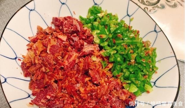 在家做香酥驴肉火烧,口感酥软适中,被其卤香味折服