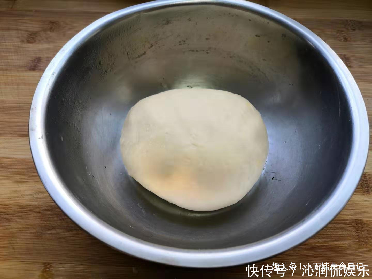 猪油|冬季，我家最爱这馅饼，又薄又软，一口气吃了四个还觉得不过瘾！