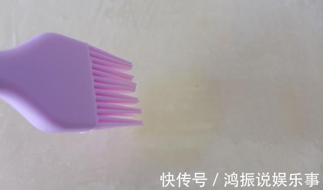 面团|做葱油饼时，只要掌握这1步，面饼柔软有筋道，凉了也不硬