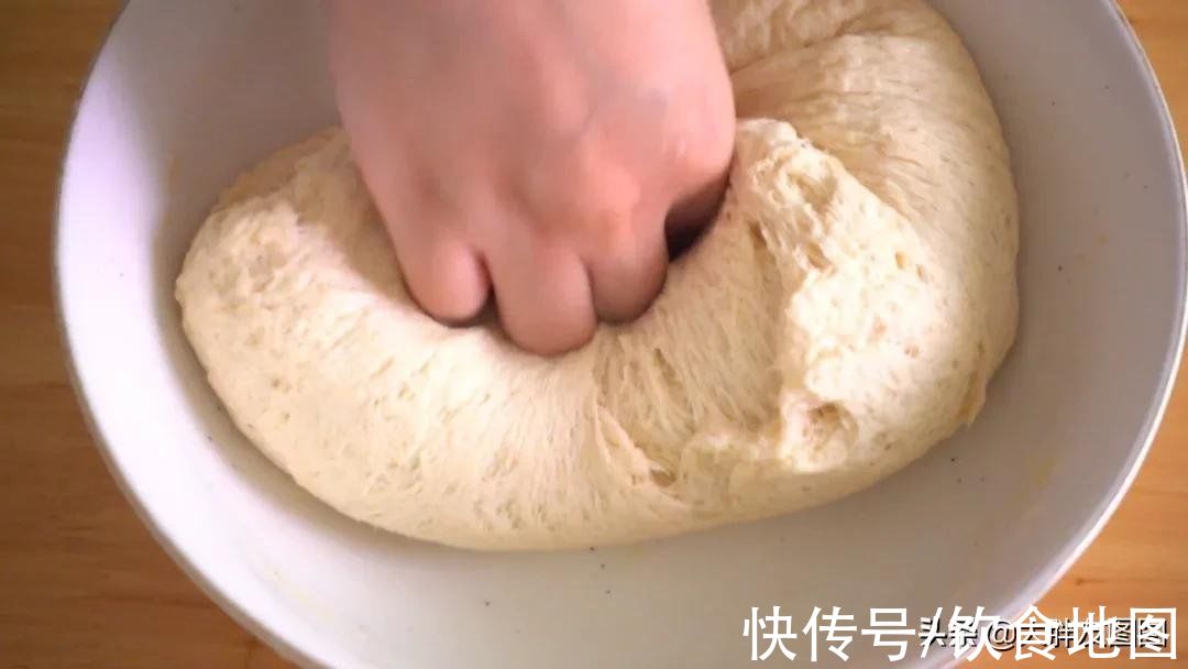 揭秘！芝麻卷面包的做法，太简单了，外脆里松，不用再出去买