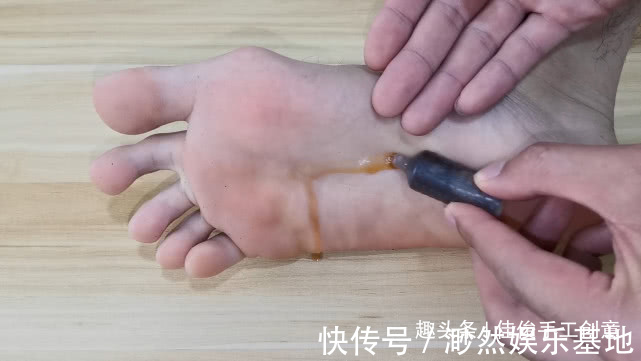 下水道|把藿香正气水抹在脚上真实用,解决了男女士的烦恼,进来学学吧!