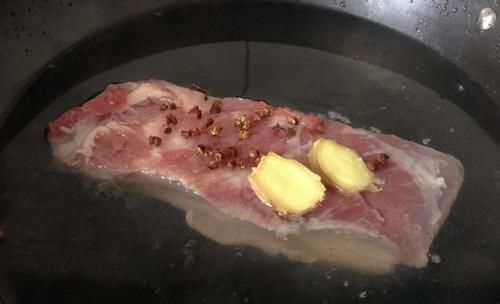  好吃|回锅肉好吃有技巧，这一步不能少，入口肥而不腻，鲜香下饭