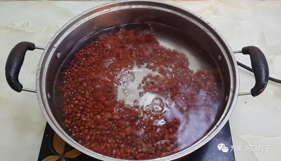 红豆又出新吃法，不烙饼不蒸馍，我家一周吃3次，比蛋糕好吃十倍