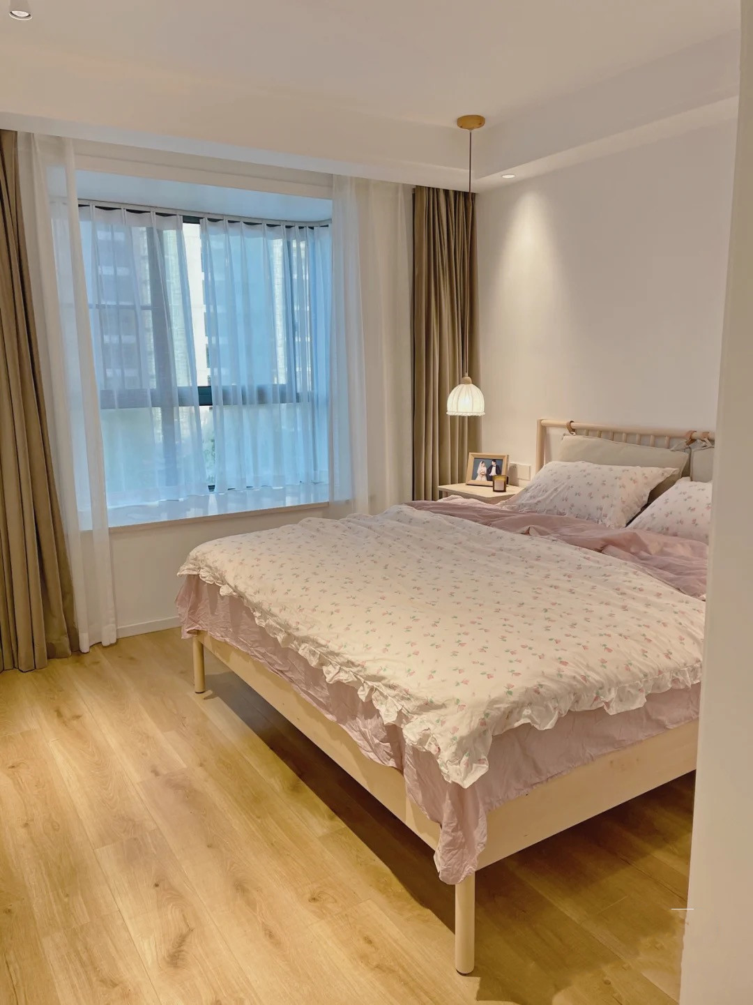 客厅|再买房,就照她家这样装,全屋大白墙、无主灯,干净利落,好舒服