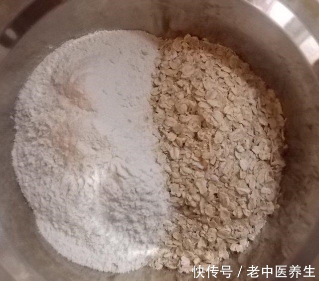 燕麦馒头,馒头的表面看起来凹凸不平,但是并不影响它的美味哈