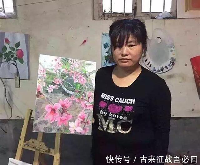 绘画作品！她48岁学画，一年就办个人画展，专家：没艺术价值，一农妇乱涂鸦