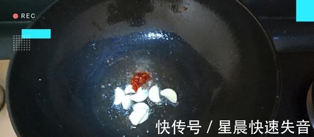 西红柿|木耳炒腐竹，香辣可口非常的下饭，看着太有食欲了！