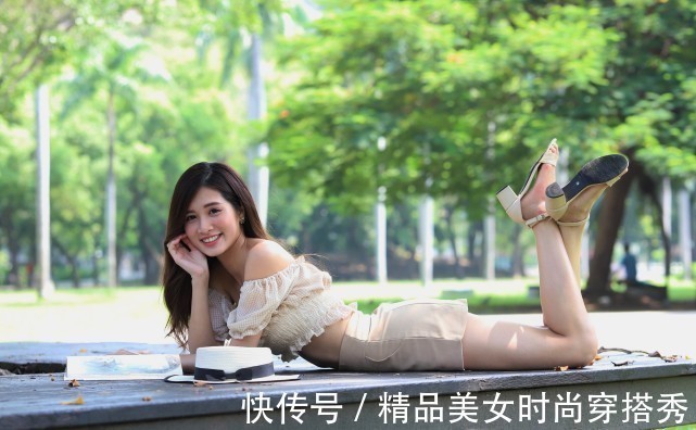 锁骨 女人的锁骨就像天使的翅膀,自然、玲珑,散发着迷人的气质